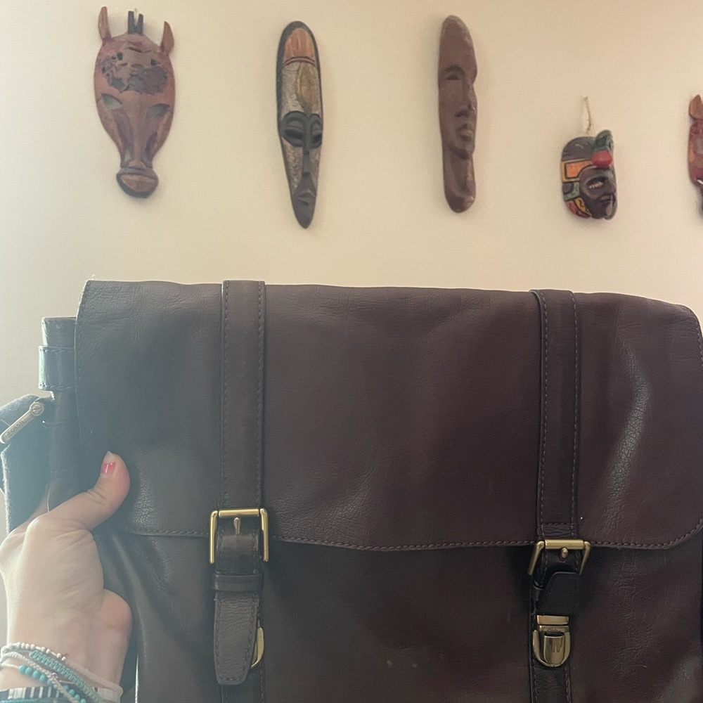 Fossil messenger bag high quality leather lots of pockets laptop